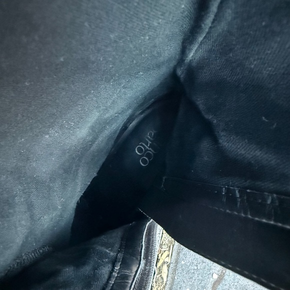 Sleek black knee-high leather boots - Picture 9 of 10